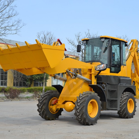 2.5 Ton Terna con Caricatore | Braccio Telescopico da 5,5 m